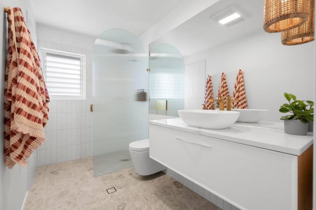 Vibes At Five Noosa Apartment Нусавил Екстериор снимка