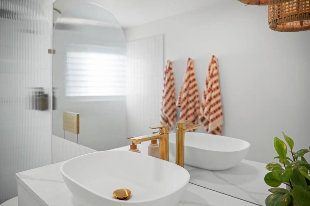 Vibes At Five Noosa Apartment Нусавил Екстериор снимка
